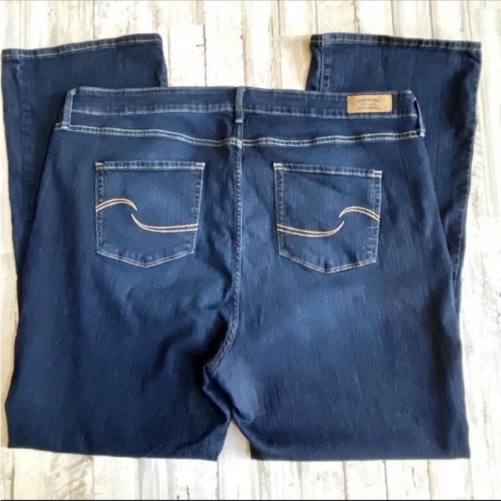 Women's Levis Signature Boot Cut Jeans Size 22W